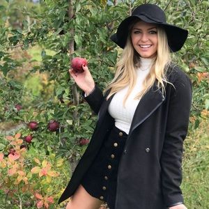Meet your Posher, Lexy